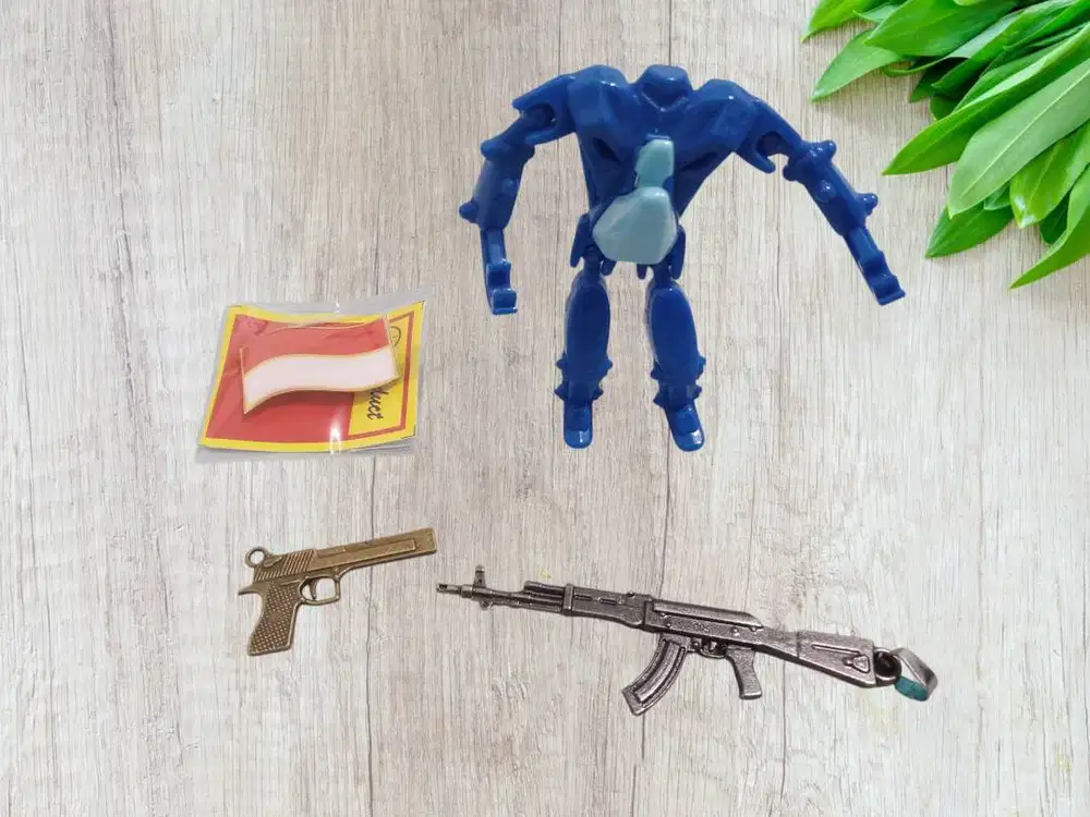 PAKET KOMPLIT: AK-47, BERETTA, RHINO & PIN MERAH PUTIH