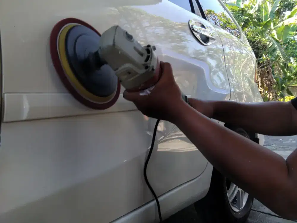 DIBUTUHKAN TEKNISI POLES MOBIL