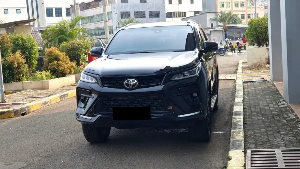 Km 4 ribuan toyota fortuner legender 4x4 vrz gr sport tss 2025 hitam