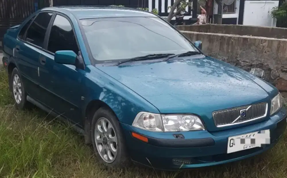 Dijual volvo s40 matic 2000cc turbo th 2001