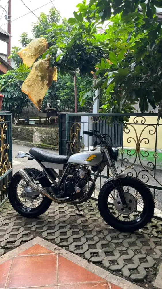Yamaha Scorpio Custom Tracker British