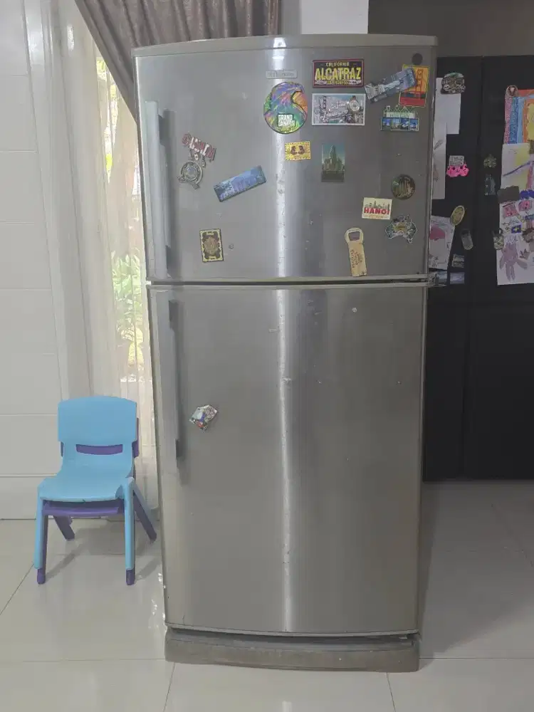 kulkas 2 pintu electrolux