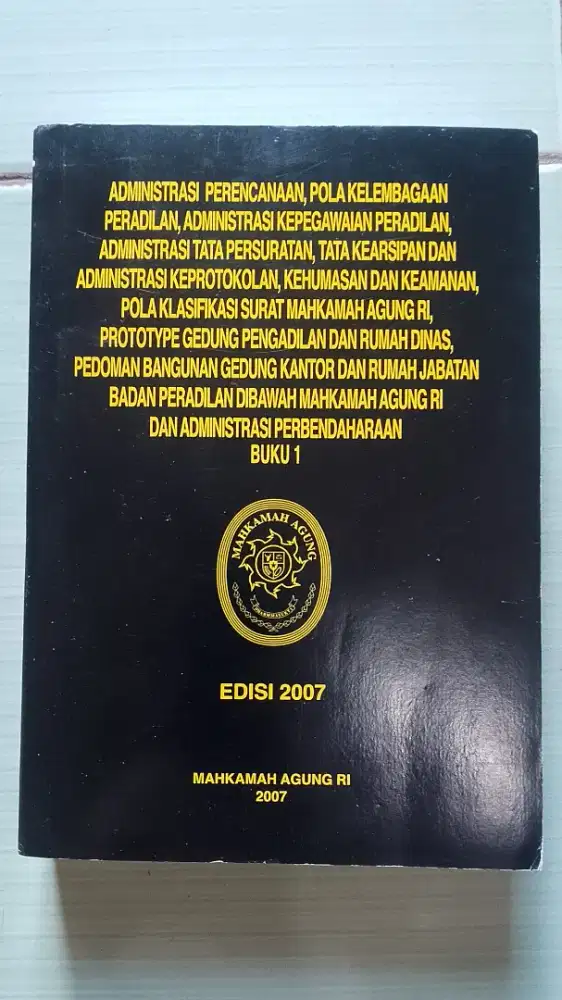 Di jual buku bacaan hukum