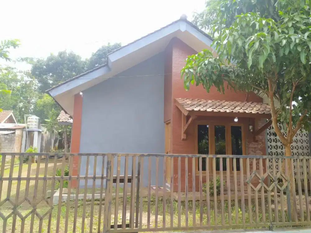 Rumah Kontrak Salatiga, Asri, Halaman Luas
