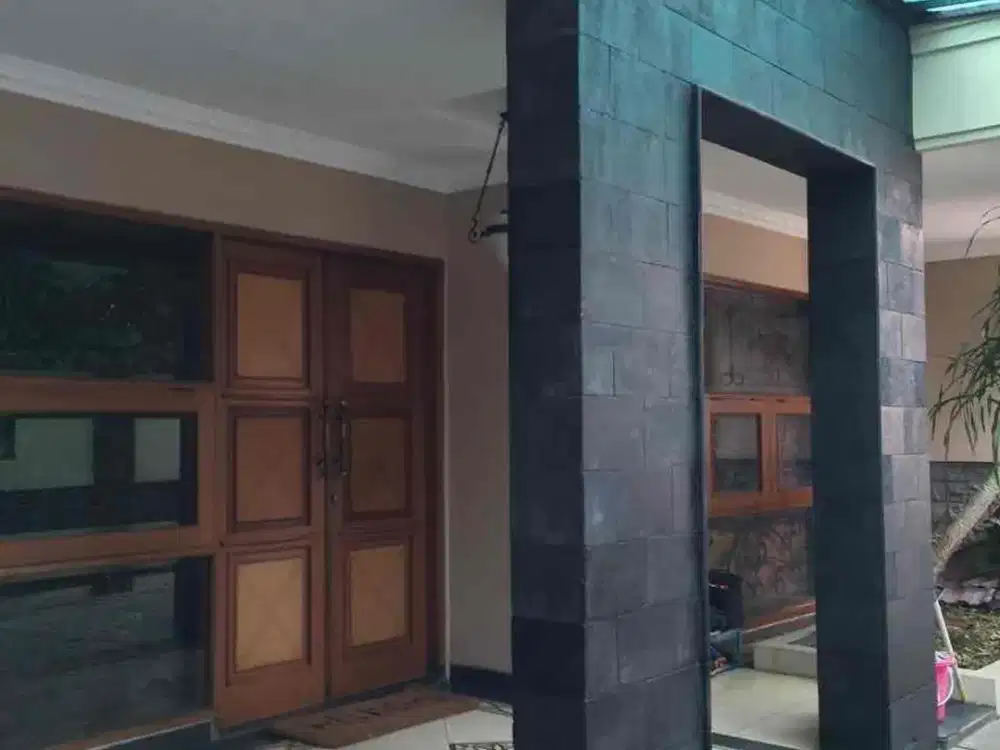 Di Jual Cepat  Rumah Nyaman  dan Strategis .
