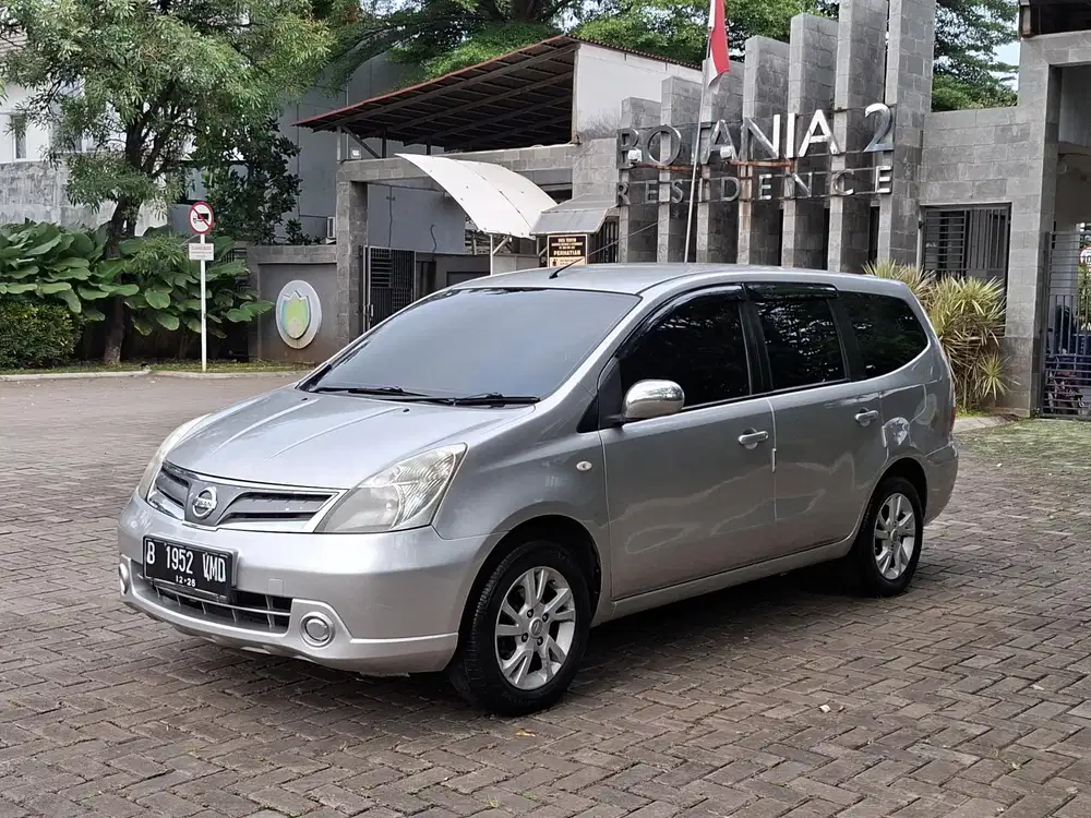 CASH Grand Livina sv 2011 At TERMURAH