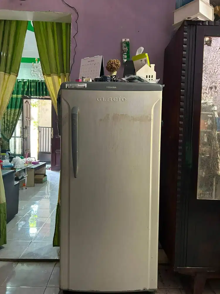 Dijual cepat kulkas toshiba glacio 1 pintu