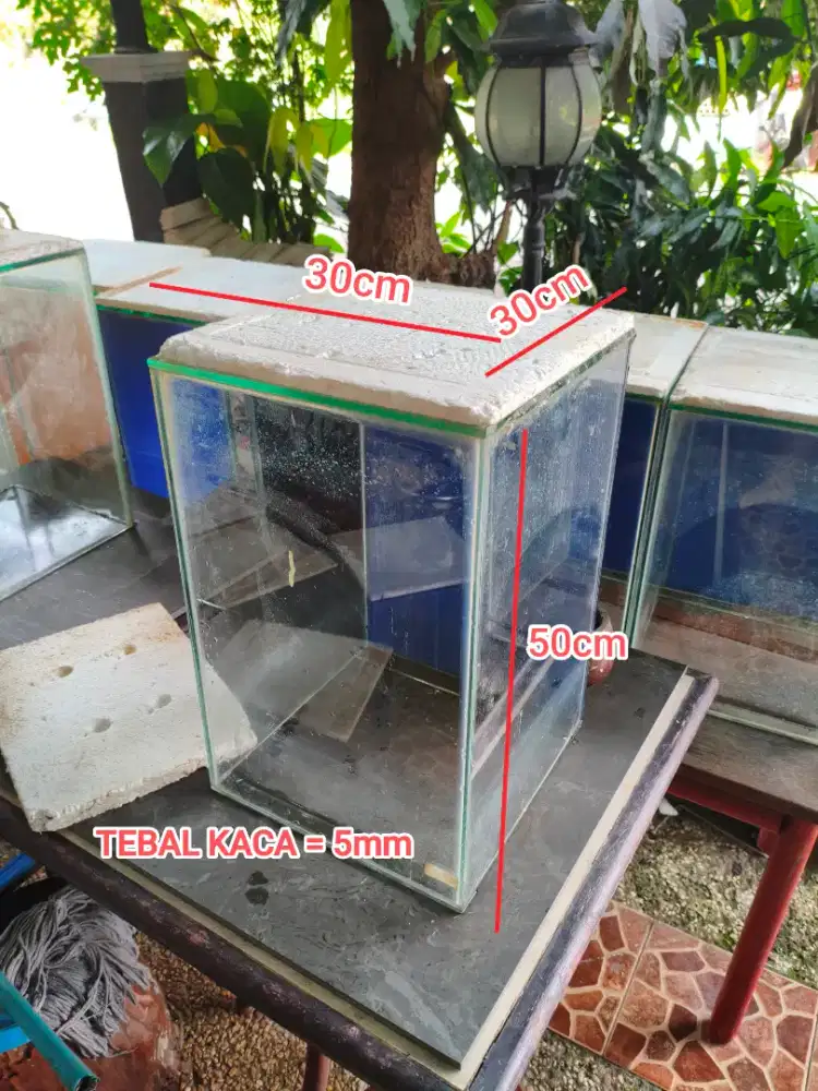 Akuarium kaca  30x30x50 cm , bersih murah meriah (jual 1 set 16 unit)