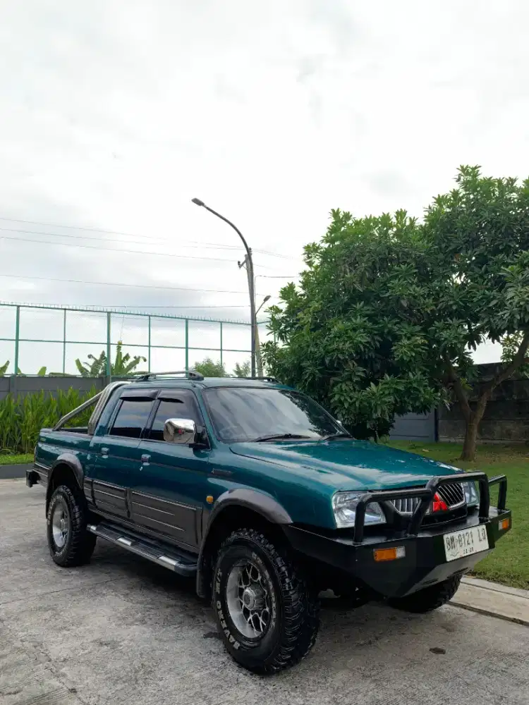 STRADA L200 AUTOMATIC V6 BENSIN 2004