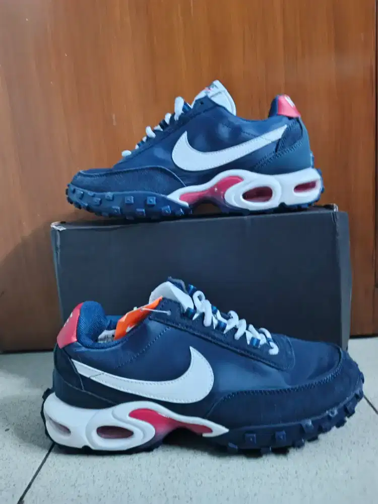 Sepatu basket Nike tn