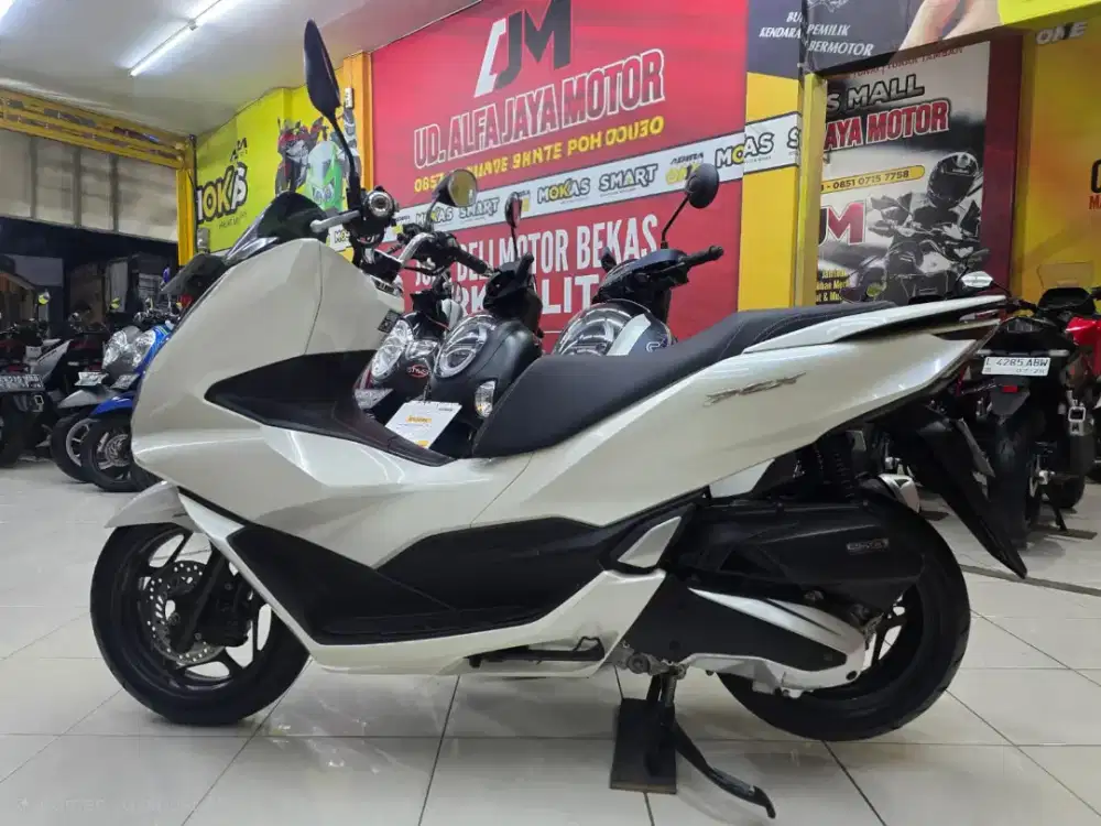 PCX 160 CBS 2022 glowing