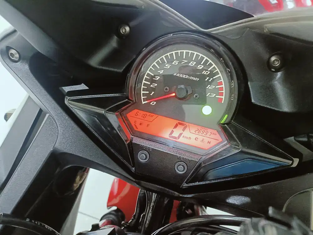 CBR 150R TAHUN 2015 ISTIMEWA MULUS KM LOW TIDAK BISA KREDIT