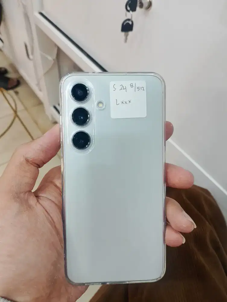 Samsung S24 8/128 second