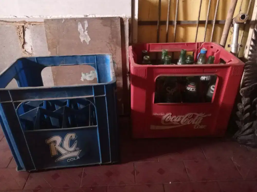 Botol kaca dn krat minuman