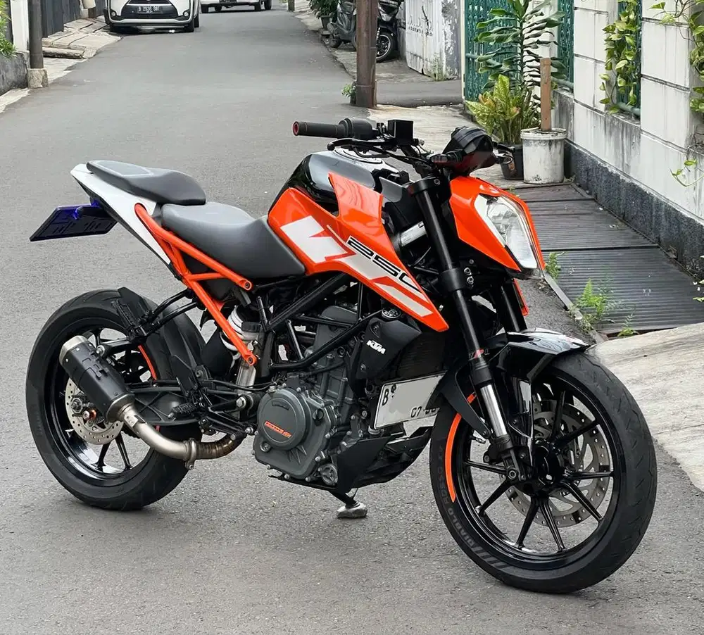 KTM Duke 250 ABS Low KM mulus no minus orange 2020