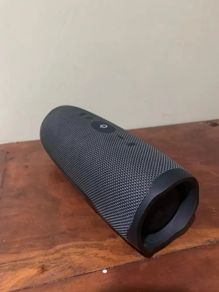 JBL Essential Charge 2