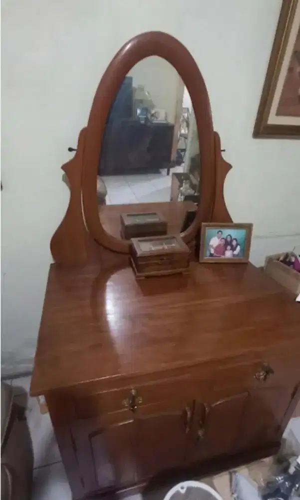 DIJUAL CEPAT LEMARI & MEUBEL ANTIK