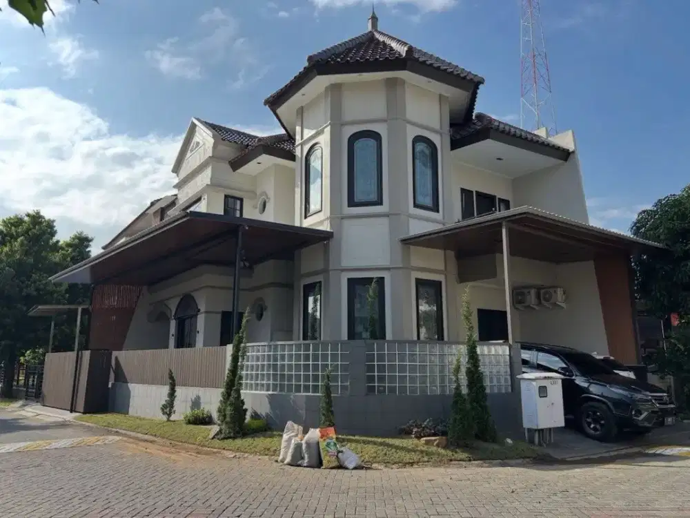 RUMAH VILLA VALENSIA*SIAP HUNI*Hadap Selatan Timur * Fully furnished * Bangunan baru renov