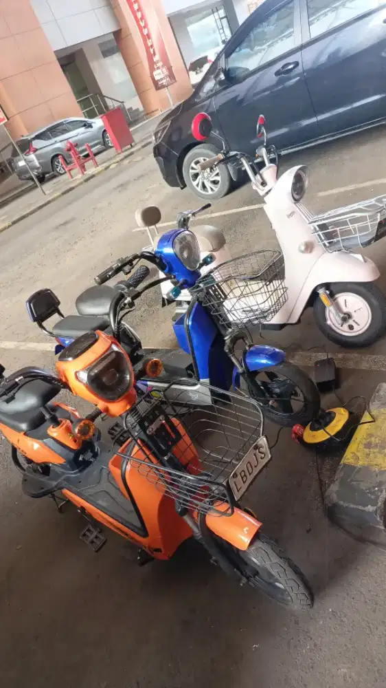 Sepeda Listrik Biru