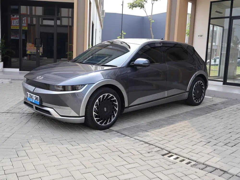 Hyundai Ioniq 5 signature long range bluelink 2024 Listrik KM 9900