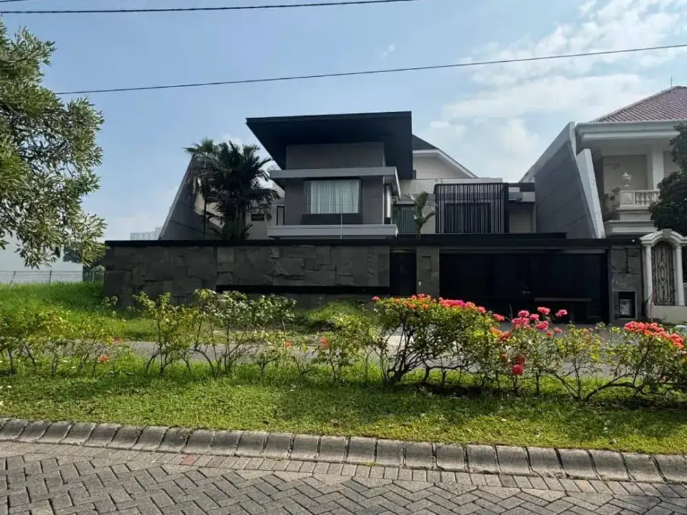 RUMAH BUKIT DARMO GOLF*Hadap Selatan• Mini Basketball Court• Ruang Musik • Mini Multifuction Hall • Golf View Hadap Utara