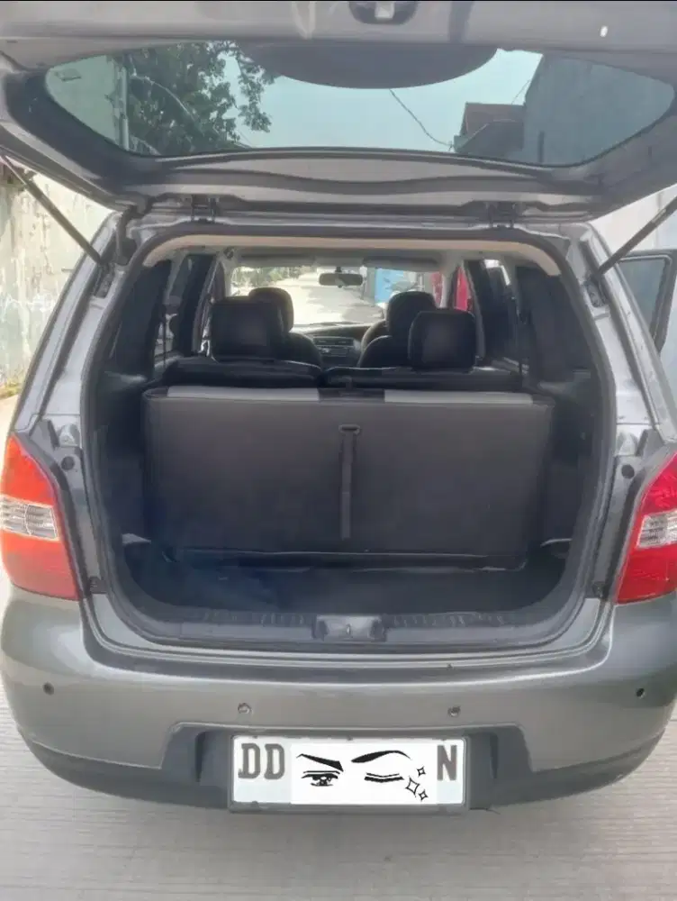 GRAND LIVINA SV 1,5 2012