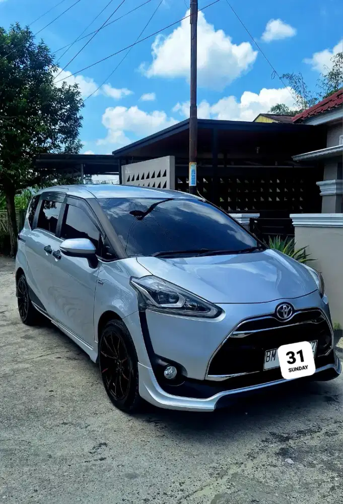 Toyota Sienta Q Matic Silver 2016/2017