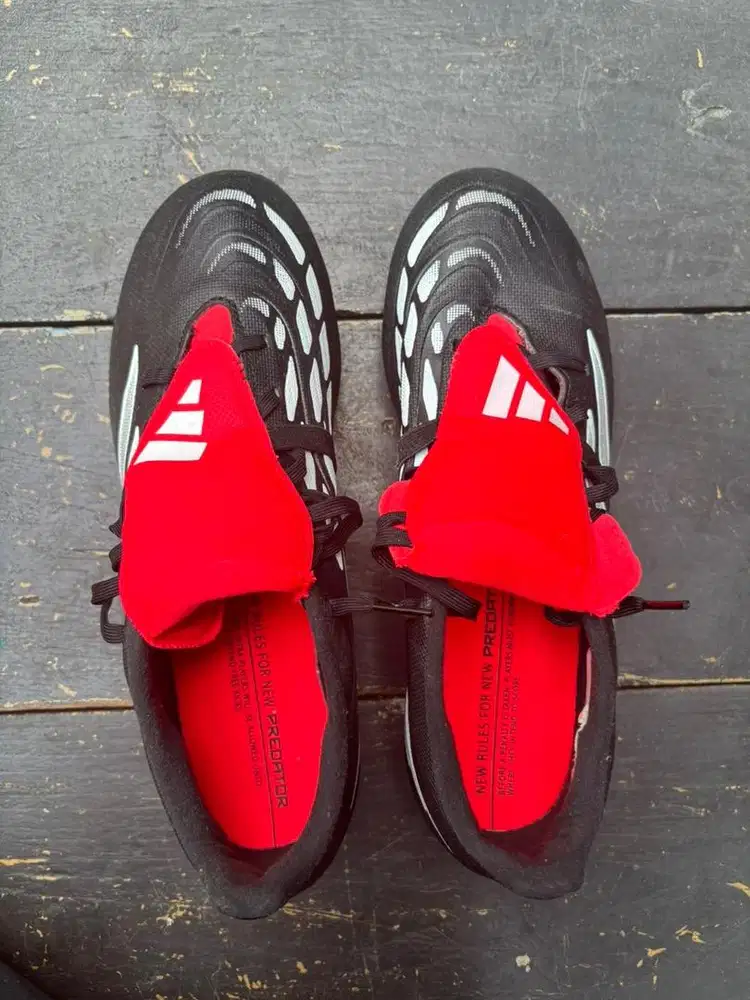 Sepatu bola Adidas predator