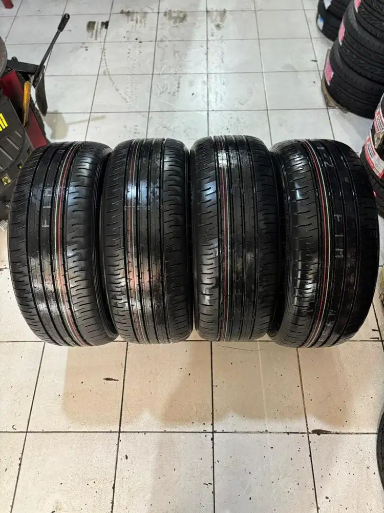 Ban 225/50/18 Dunlop sportmaxx tahun 2026