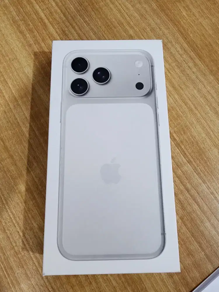 Iphone 17 PM 512 silver. Rare