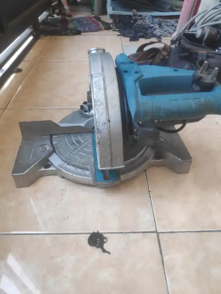 Di jual cepat Miter saw 7 alat potong aluminum dan kayu