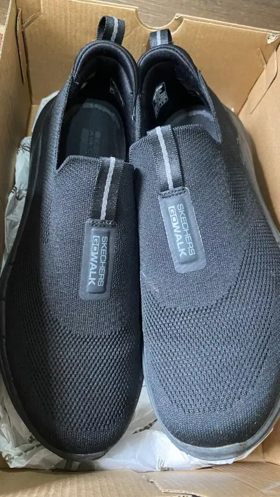Sepatu skechers gowalk