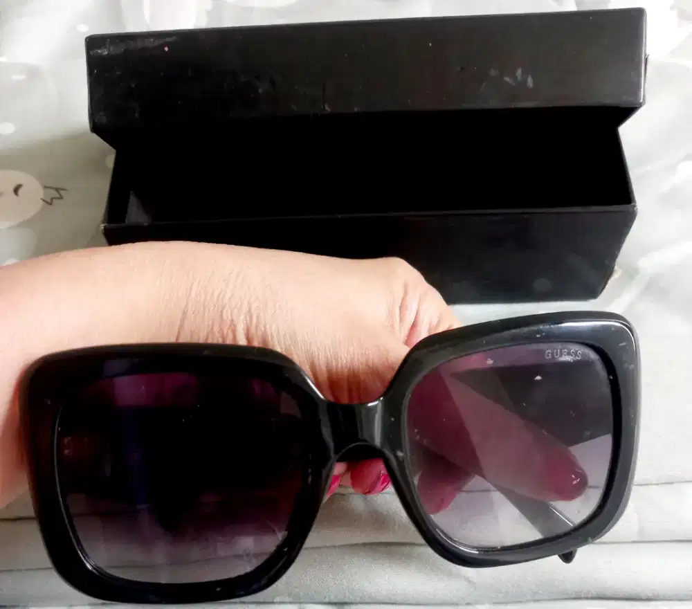 GUESS SUNGLASS ORIGINAL BELI DI BELANDA 2025