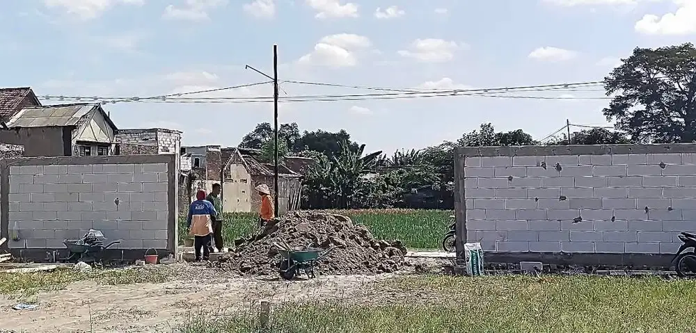 Desain Bebas. Perum Bebas Banjir, Strategis dkt keJln Raya Gentan Solo