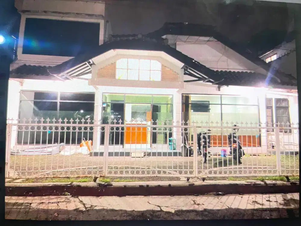 DIJUAL RUMAH STRATEGIS DI KOTA BANDUNG DAN BISA DIJADIKAN KOSAN