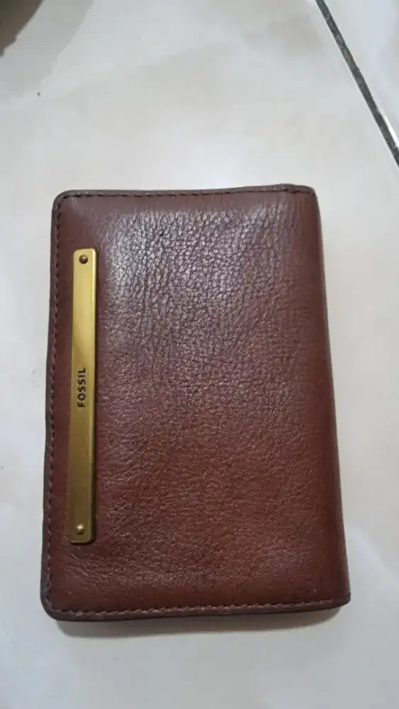 Dompet fossil ori