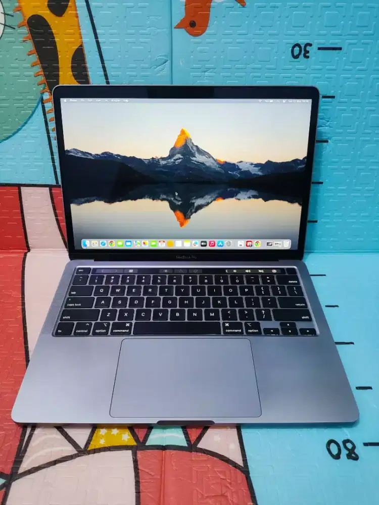 Jual Macbook Pro Retina 13in 2020 TouchBar core i5 ram 8 SSD 256gb