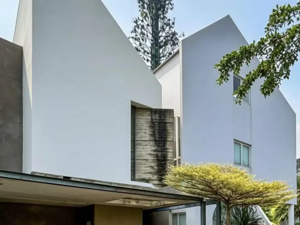 Dijual rumah siap huni dan bagus strategis shm jakarta selatan