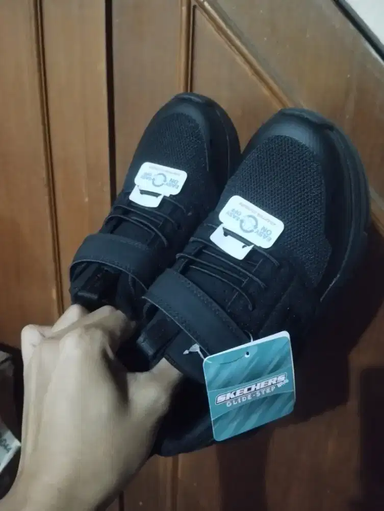 Skecher Anak Sepatu Sekolah Hitam