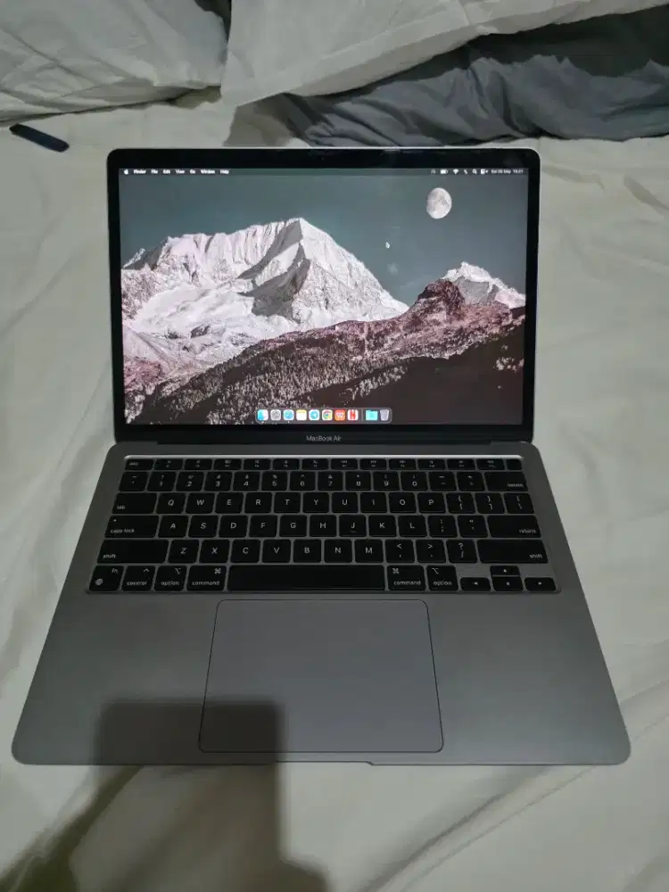 Macbook Air M1 2020 fullset good condition