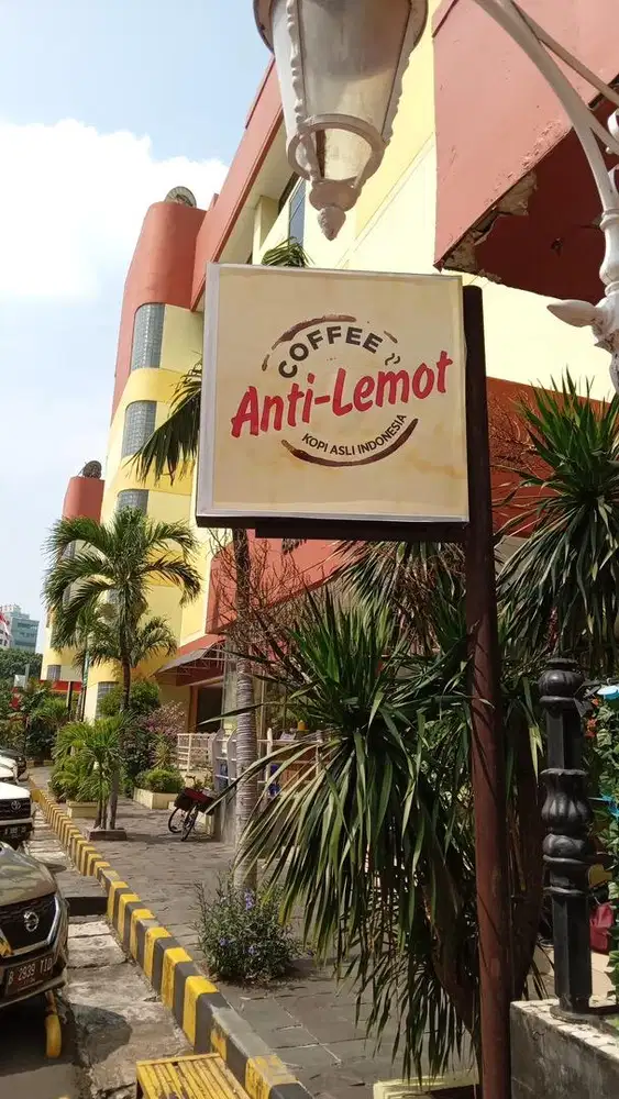 Barista bisa buat kopi dan minuman