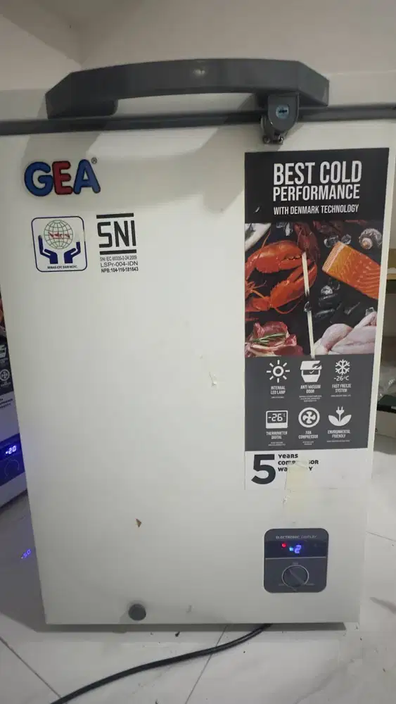 Chest Freezer GEA AB-108R 100 Liter - Digital Thermometer, Roda, Hemat