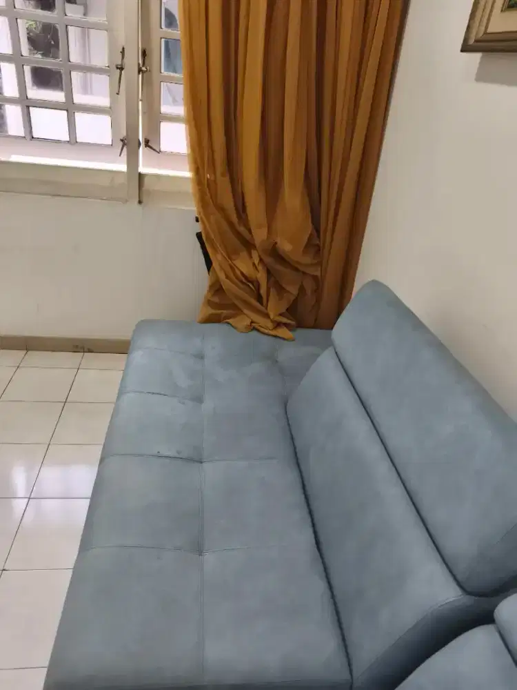 Sofa biru jean cantik