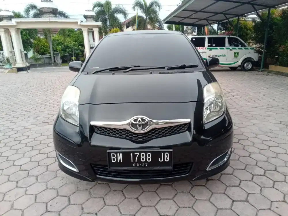 TOYOTA YARIS E MT 2012
