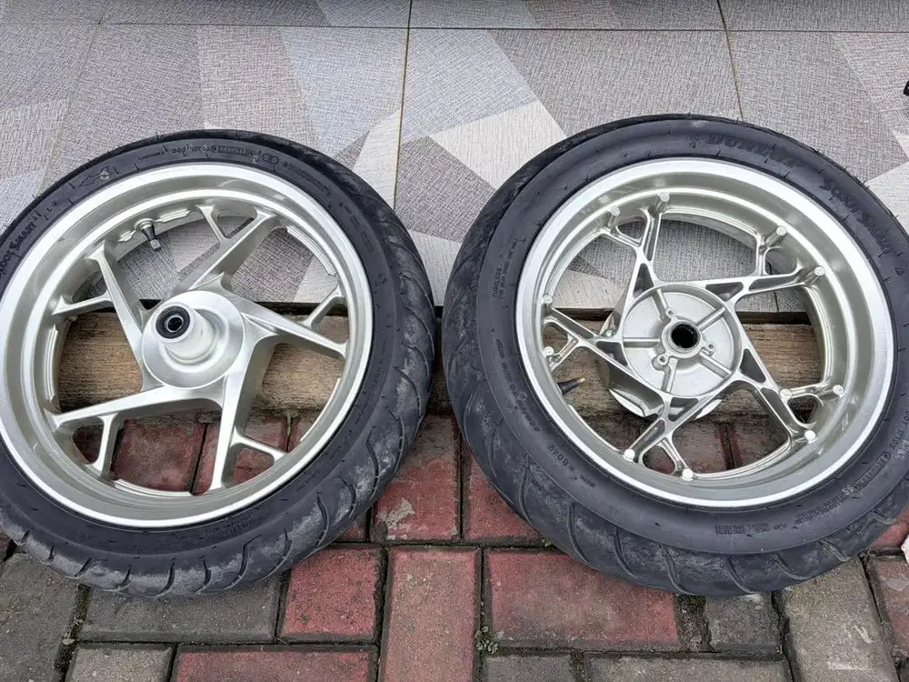 Velg dan Ban Xmax Techmax 2026 Repaint Silver Anodized