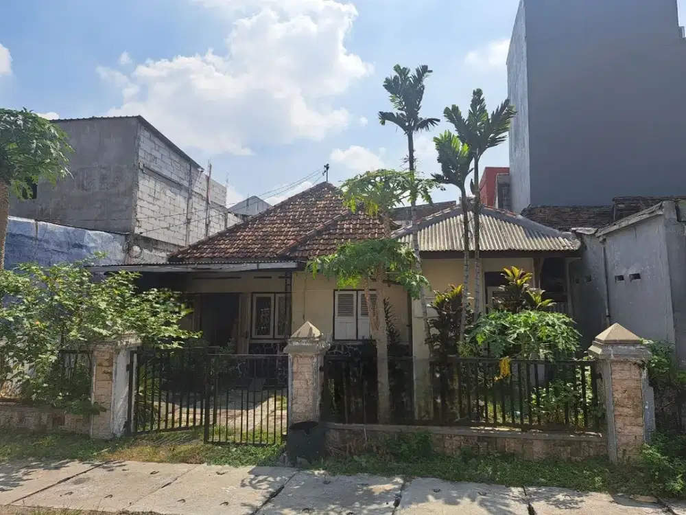 Rumah Pusat kota jalan Rokan  (skitar jl Kutai dan Ciliwung), hadap timur, row 8 meter