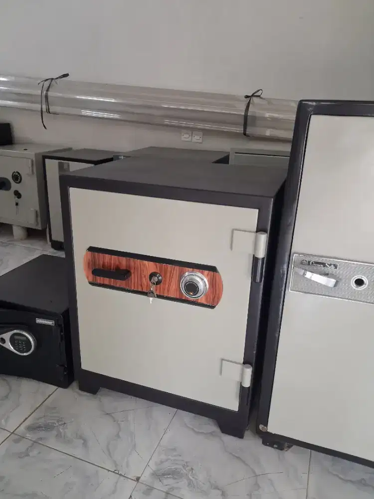 BRANKAS LION 90 TAHAN API LEBAR