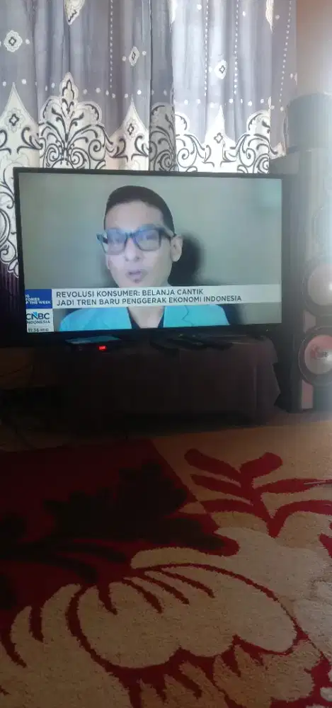 Tv 42 in masih bagus jarang di pakai.
