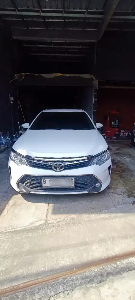 Camry V putih mulus