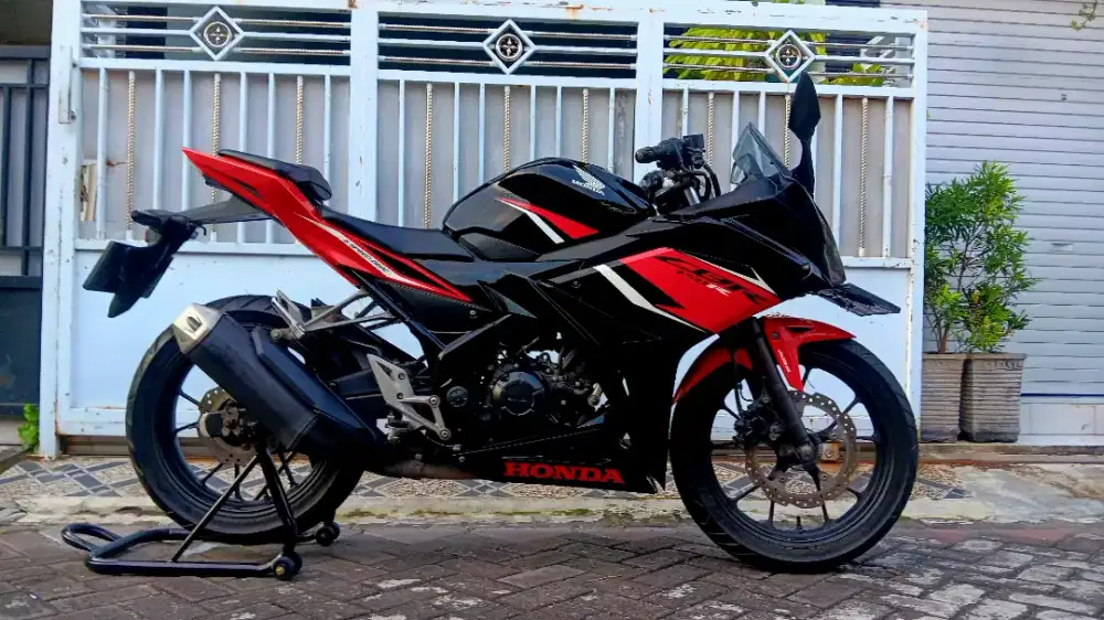 Super istimewah HONDA NEW CBR 150R 2020 ABS.seri tertinggi